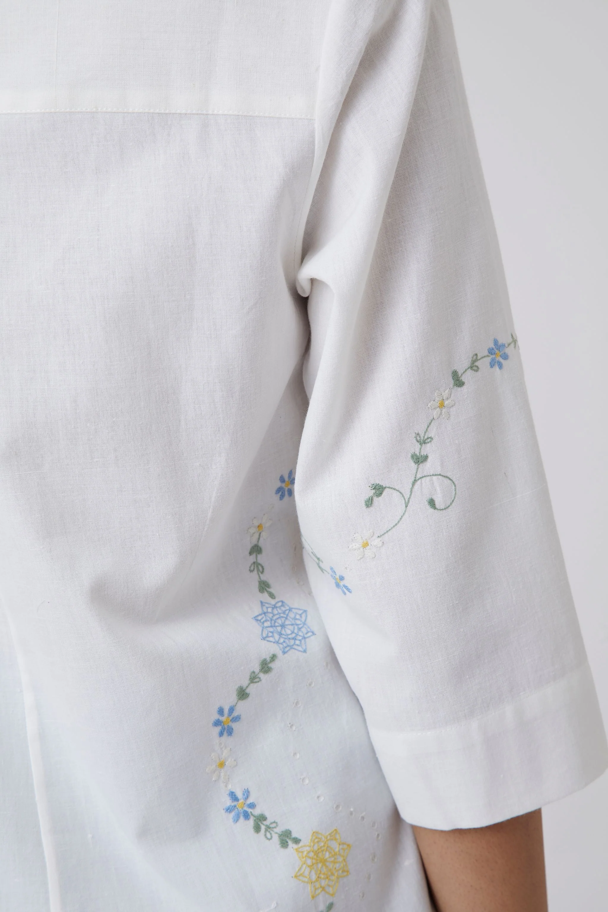 Issi - Shirt - Image 4