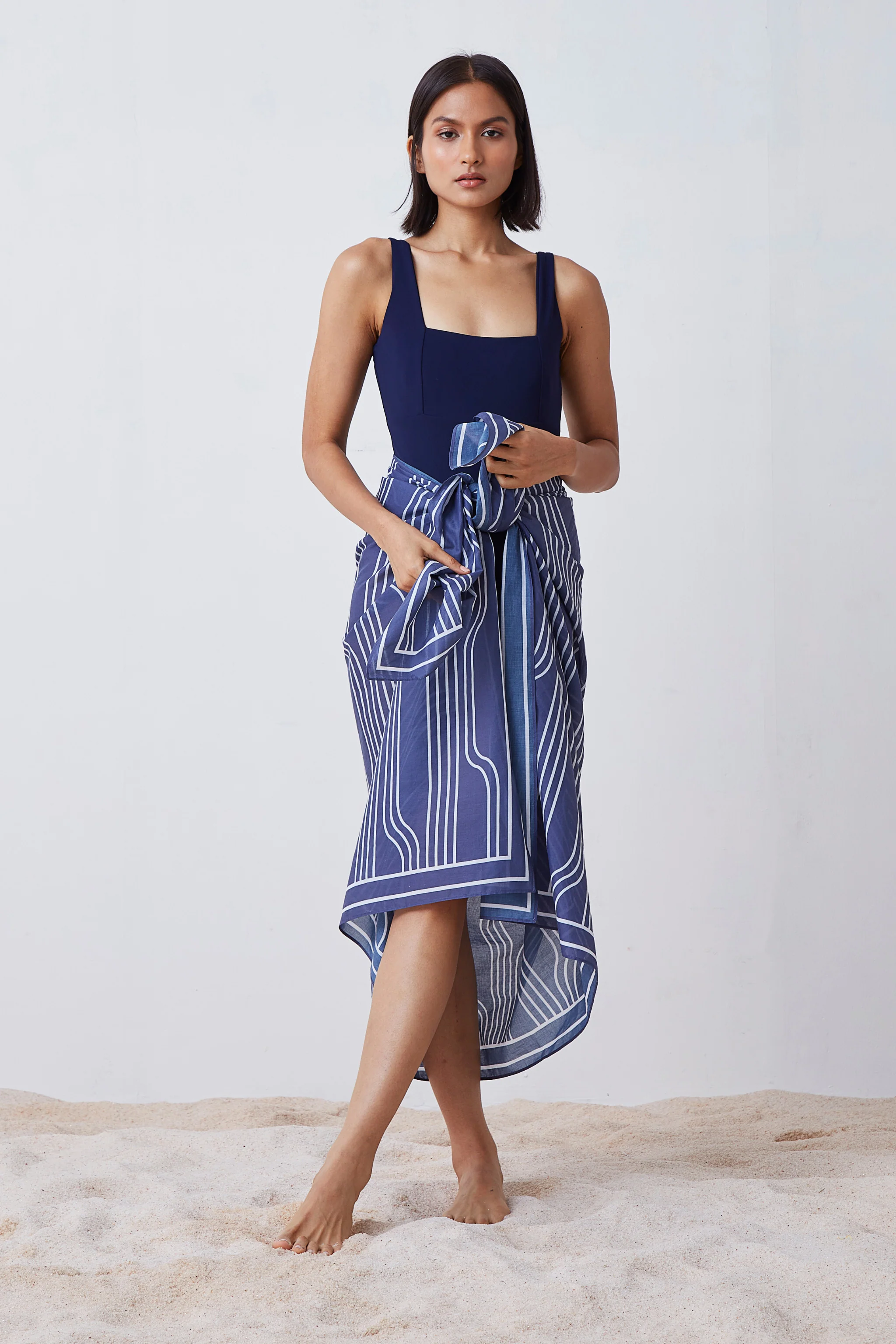 Window Pane Print Sarong - Blue and White - Image 7